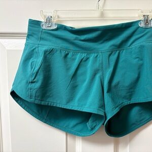 Women’s Lululemon speed up low rise short 2.5 in deep marina.